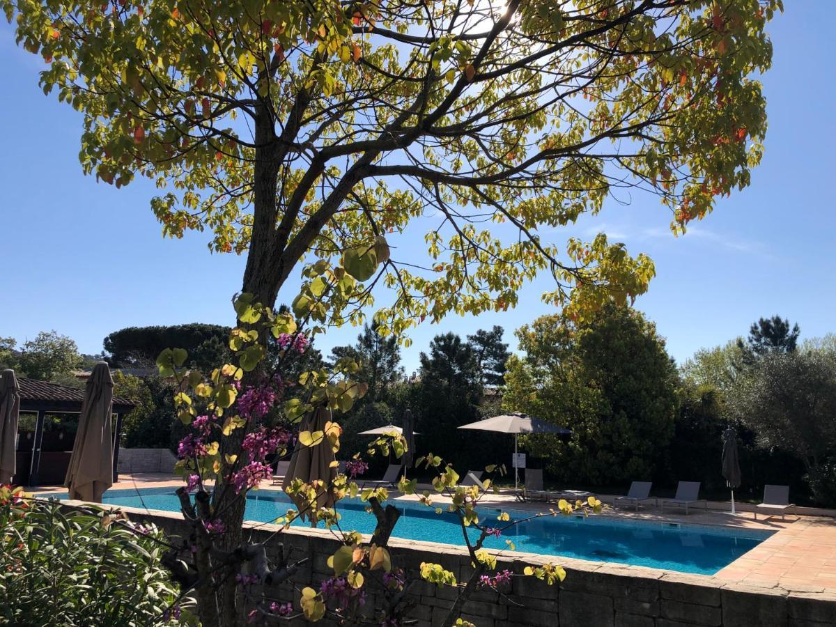 Charmantes Haus Im Golf Club Saint Tropez Экстерьер фото