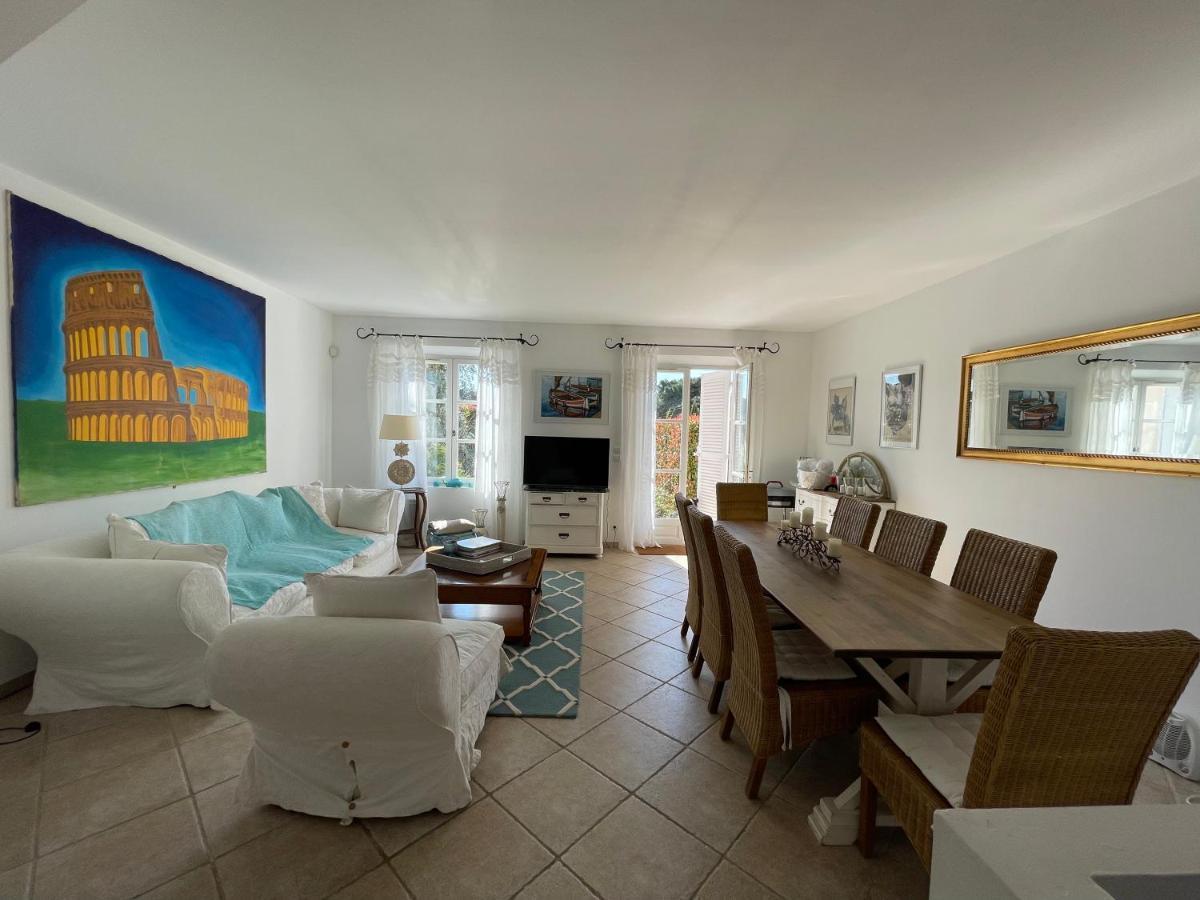 Charmantes Haus Im Golf Club Saint Tropez Экстерьер фото