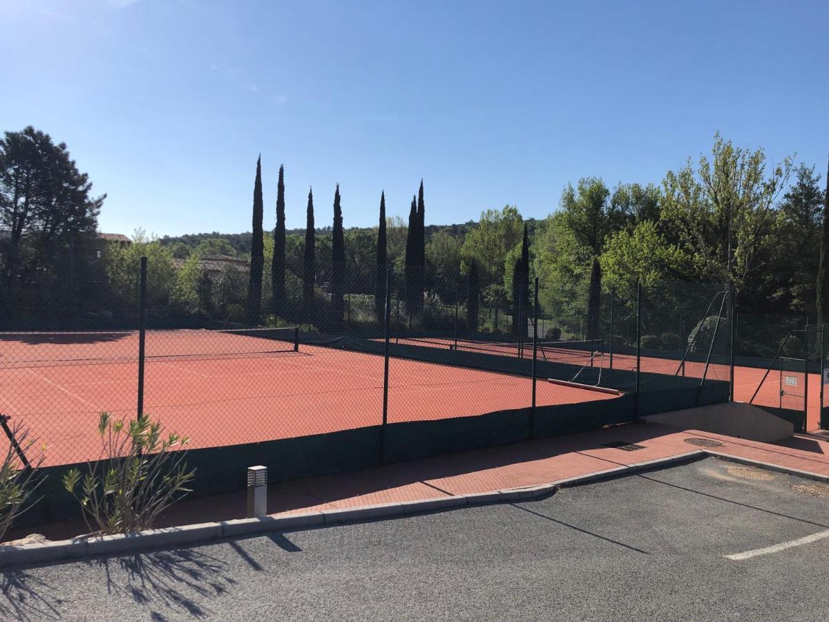 Charmantes Haus Im Golf Club Saint Tropez Экстерьер фото