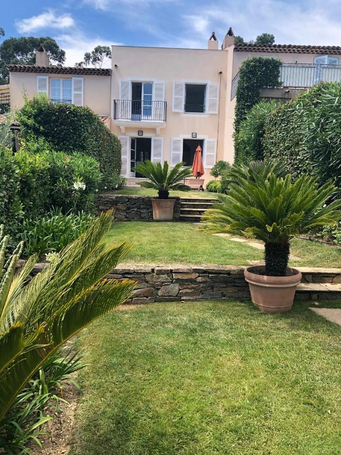 Charmantes Haus Im Golf Club Saint Tropez Экстерьер фото