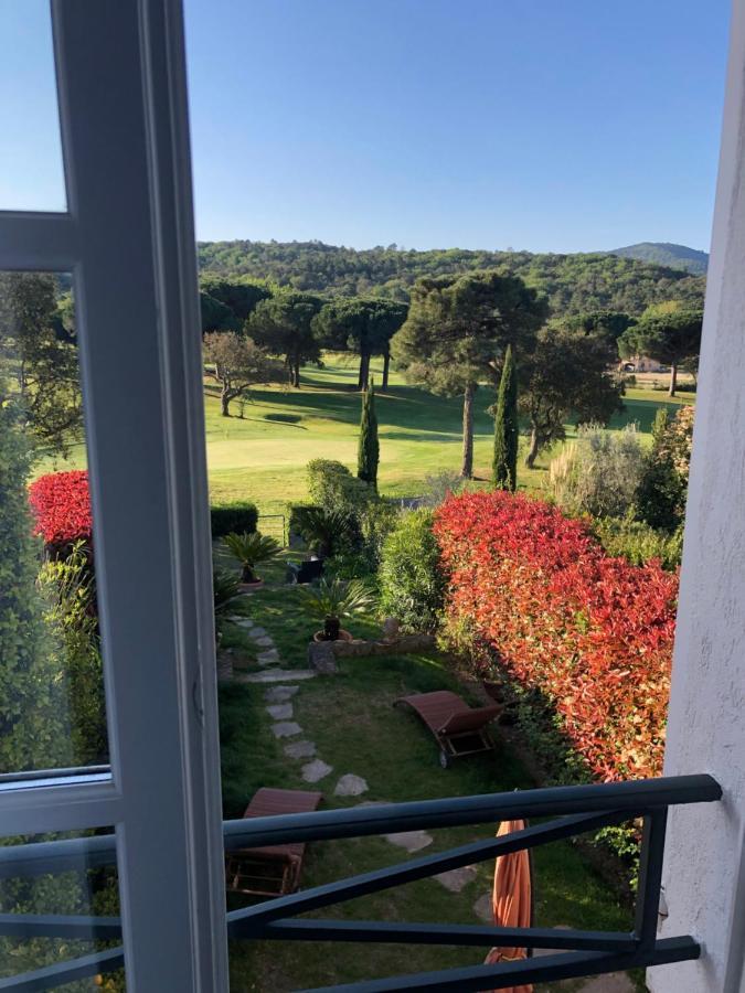Charmantes Haus Im Golf Club Saint Tropez Экстерьер фото