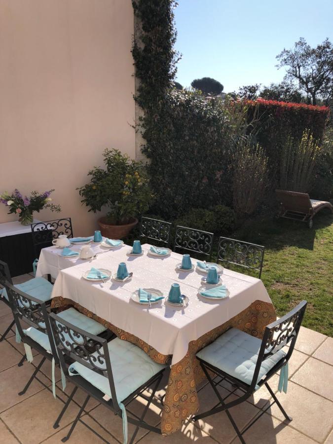 Charmantes Haus Im Golf Club Saint Tropez Экстерьер фото