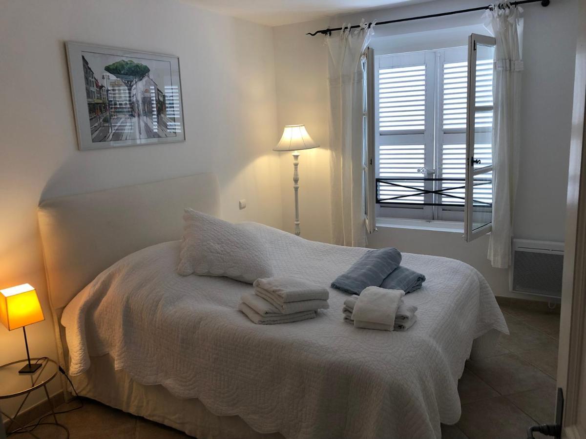 Charmantes Haus Im Golf Club Saint Tropez Экстерьер фото