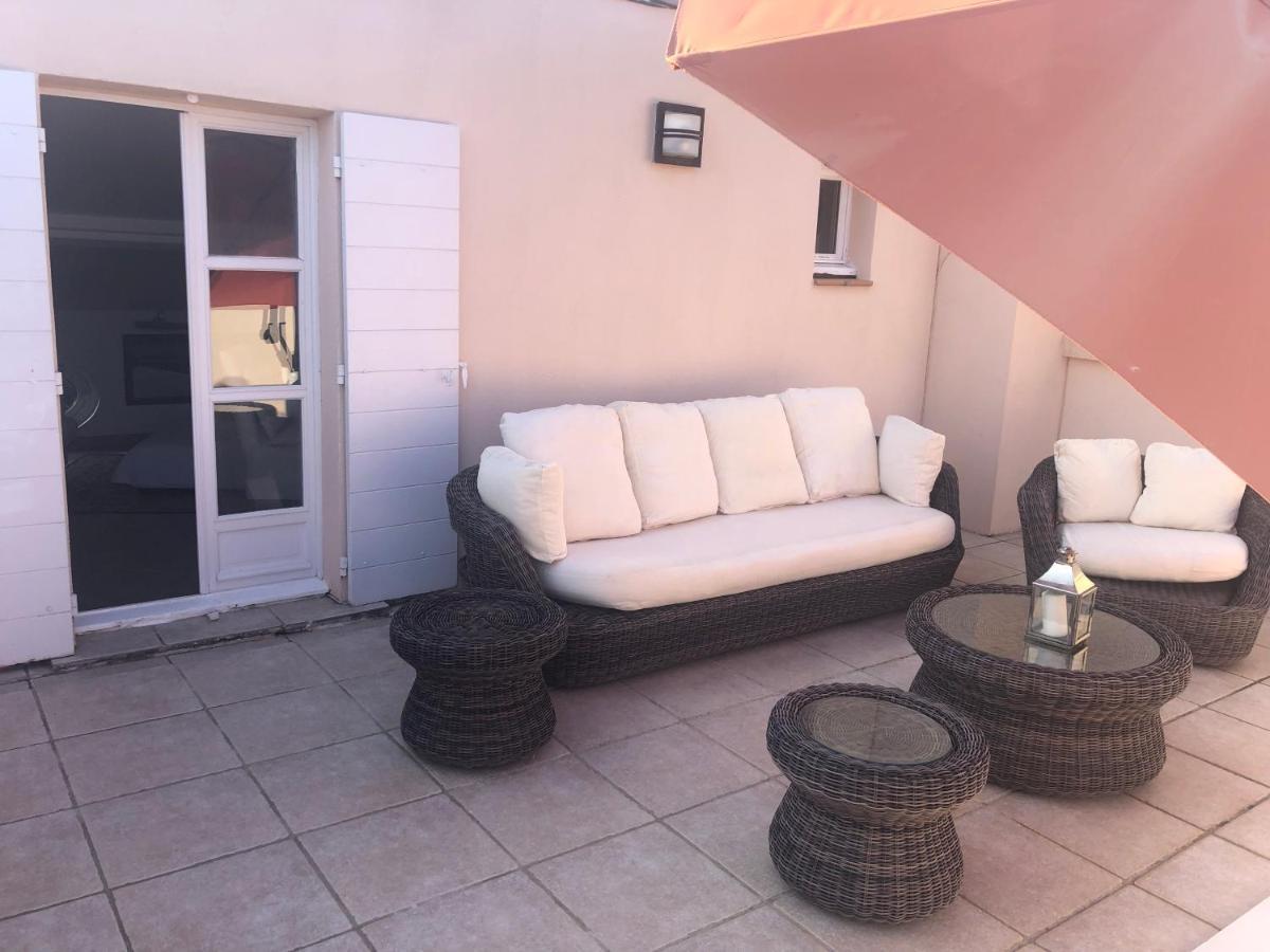 Charmantes Haus Im Golf Club Saint Tropez Экстерьер фото